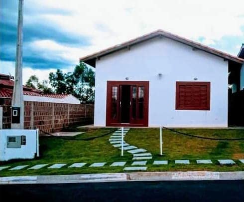 Casa à venda com 2 quartos, 70m² - Foto 1