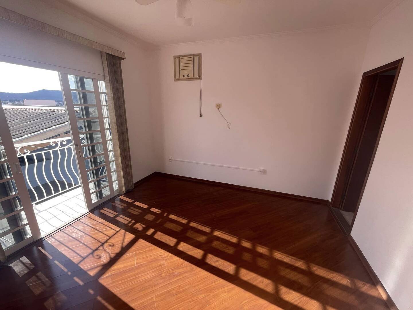 Casa à venda com 3 quartos, 200m² - Foto 12