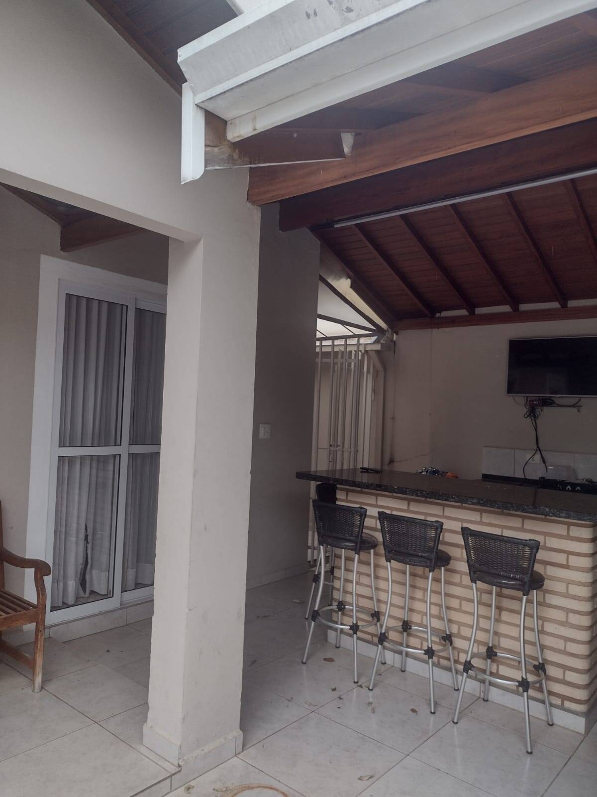 Casa à venda com 3 quartos, 270m² - Foto 1