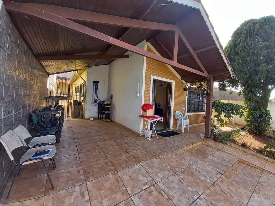 Casa à venda com 3 quartos, 130m² - Foto 1