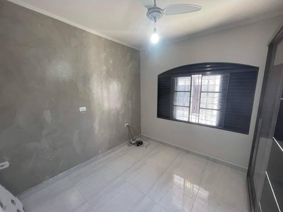 Casa à venda com 4 quartos, 190m² - Foto 2