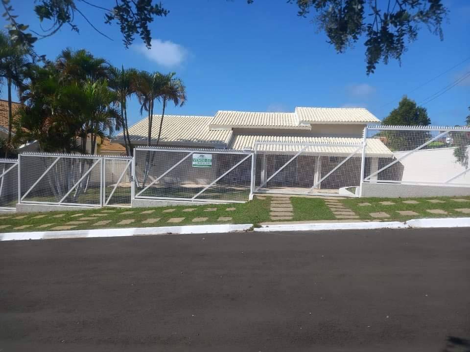 Casa à venda com 3 quartos, 300m² - Foto 1