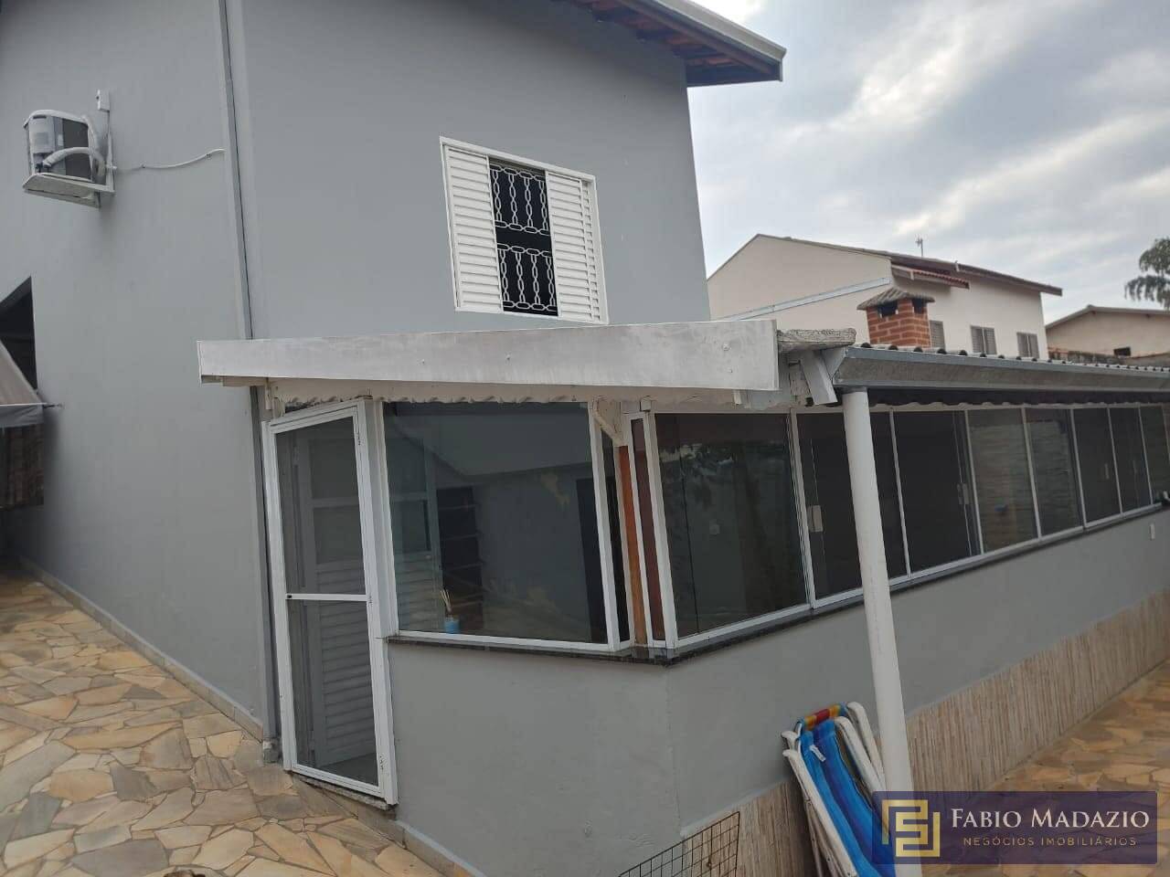 Casa à venda com 3 quartos, 110m² - Foto 1