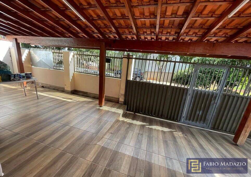 Casa à venda com 2 quartos, 150m² - Foto 1