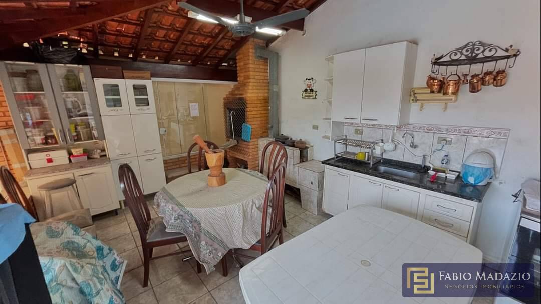 Casa à venda com 5 quartos, 240m² - Foto 5