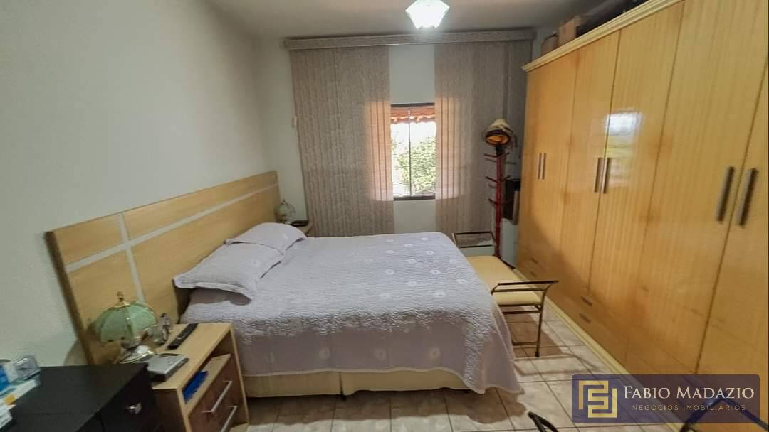 Casa à venda com 5 quartos, 240m² - Foto 8