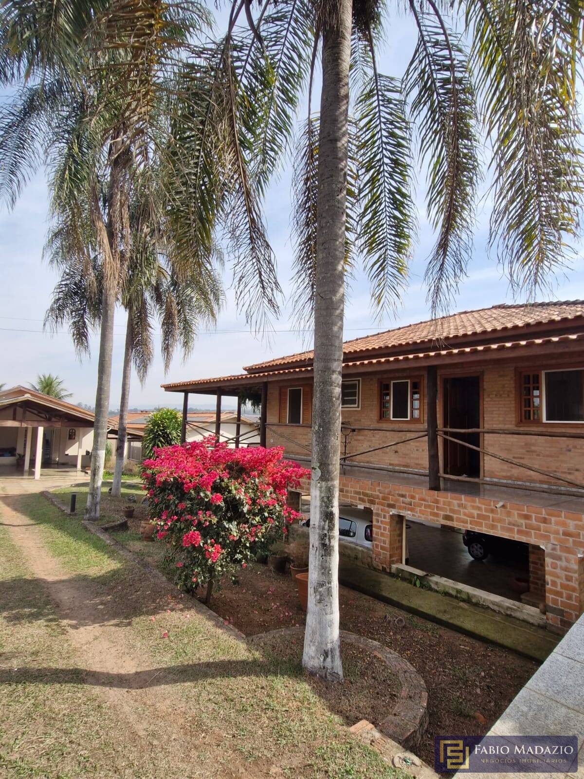 Fazenda à venda com 5 quartos, 1000m² - Foto 1