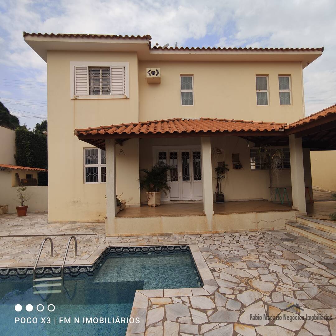 Casa à venda com 3 quartos, 250m² - Foto 4