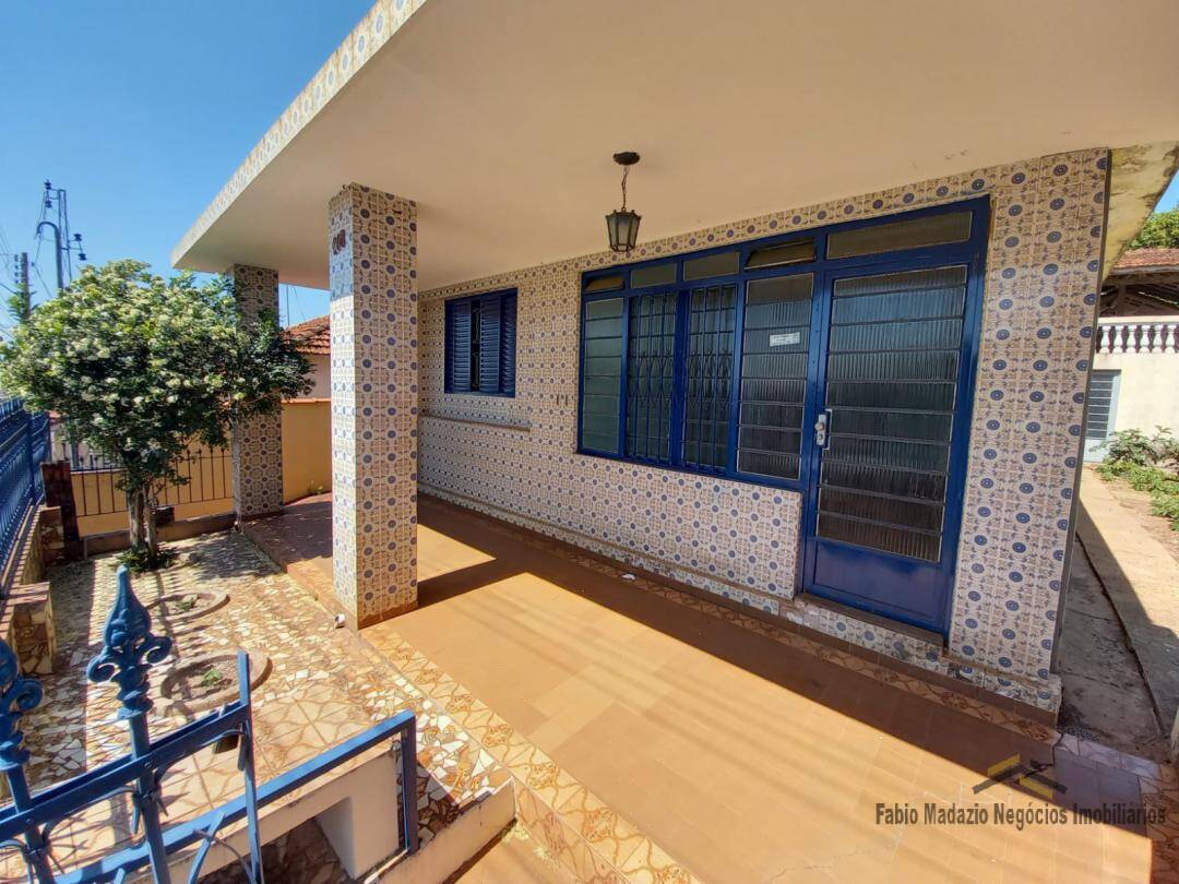 Casa à venda com 3 quartos, 200m² - Foto 2