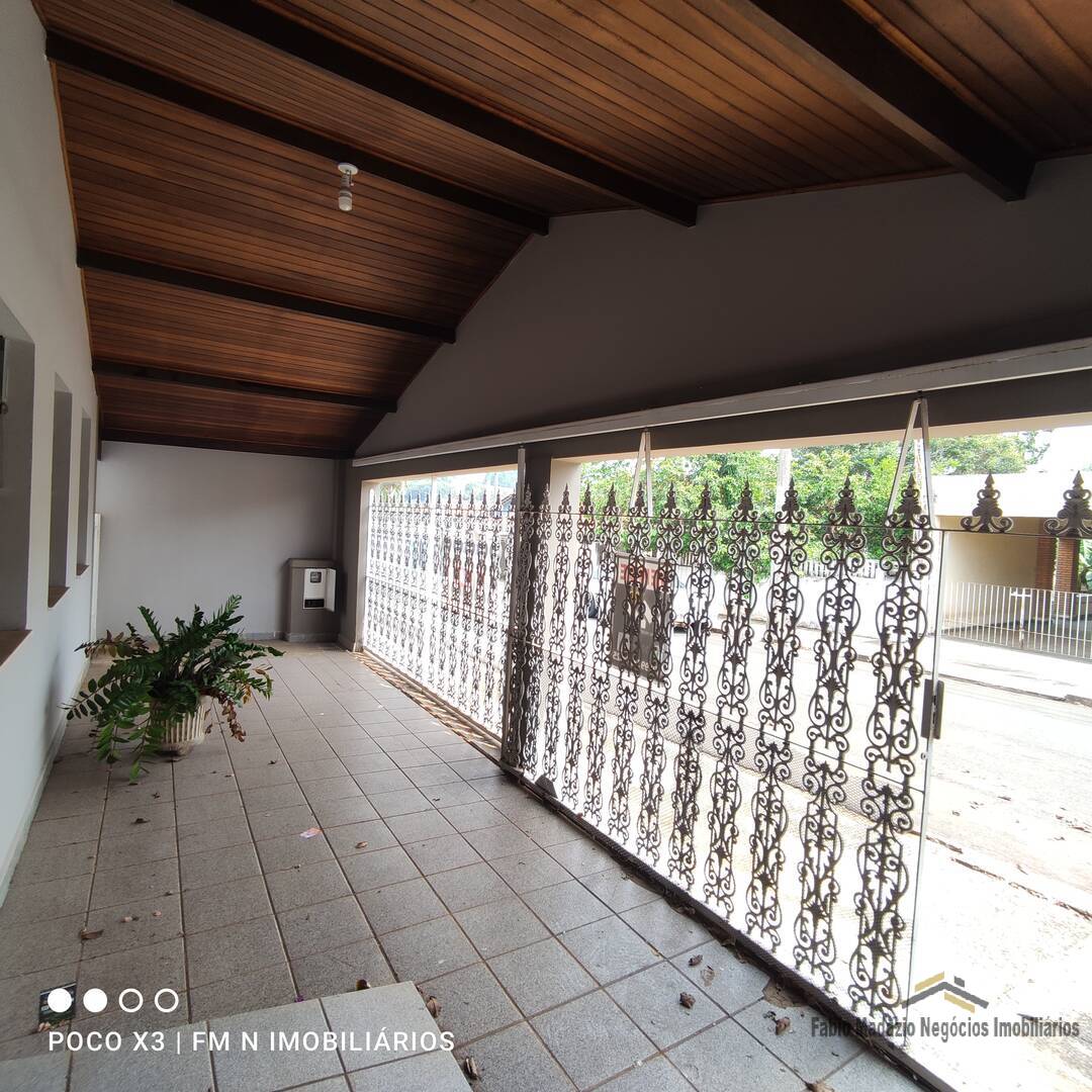 Casa à venda e aluguel com 3 quartos, 270m² - Foto 4