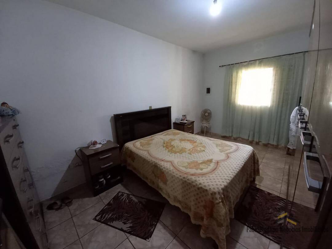 Casa à venda com 3 quartos, 90m² - Foto 4