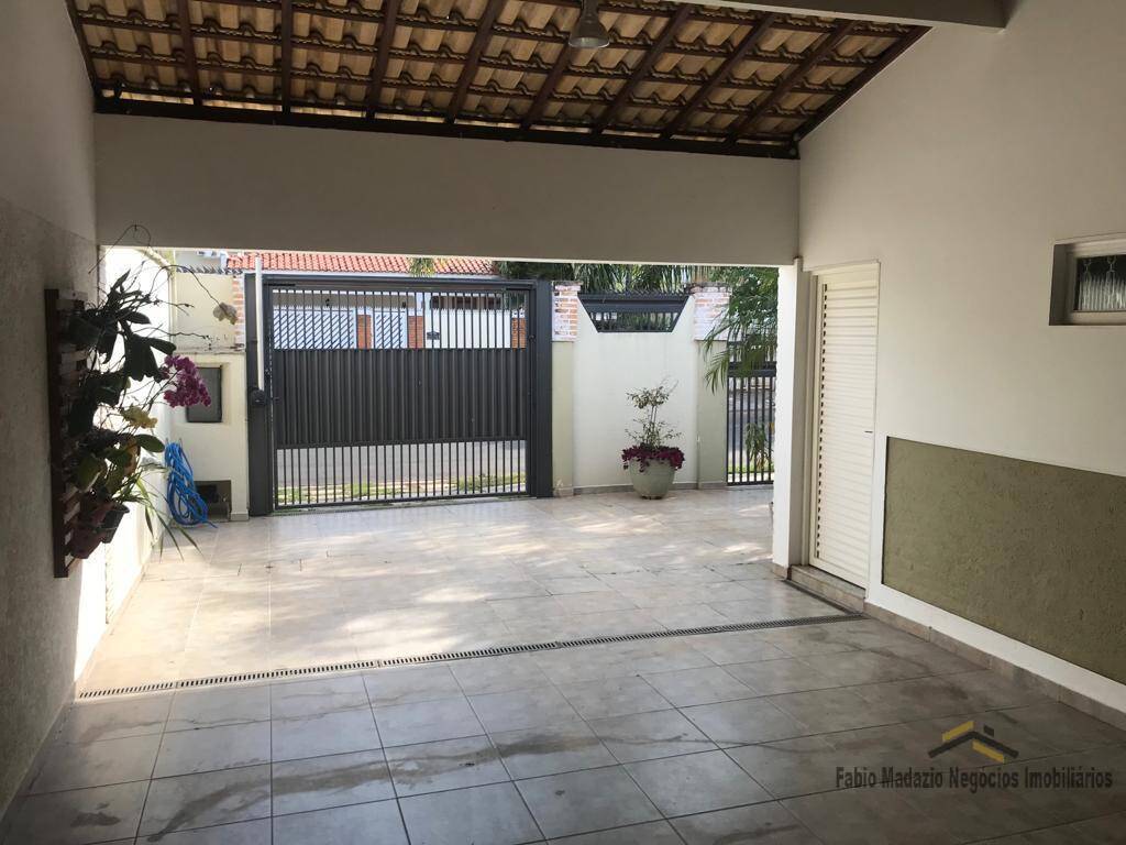 Casa à venda com 3 quartos, 200m² - Foto 4