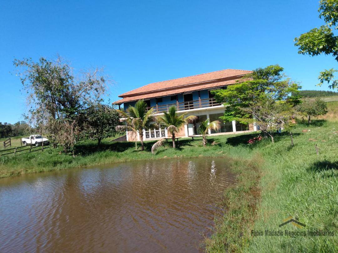 Fazenda à venda com 4 quartos, 400m² - Foto 1