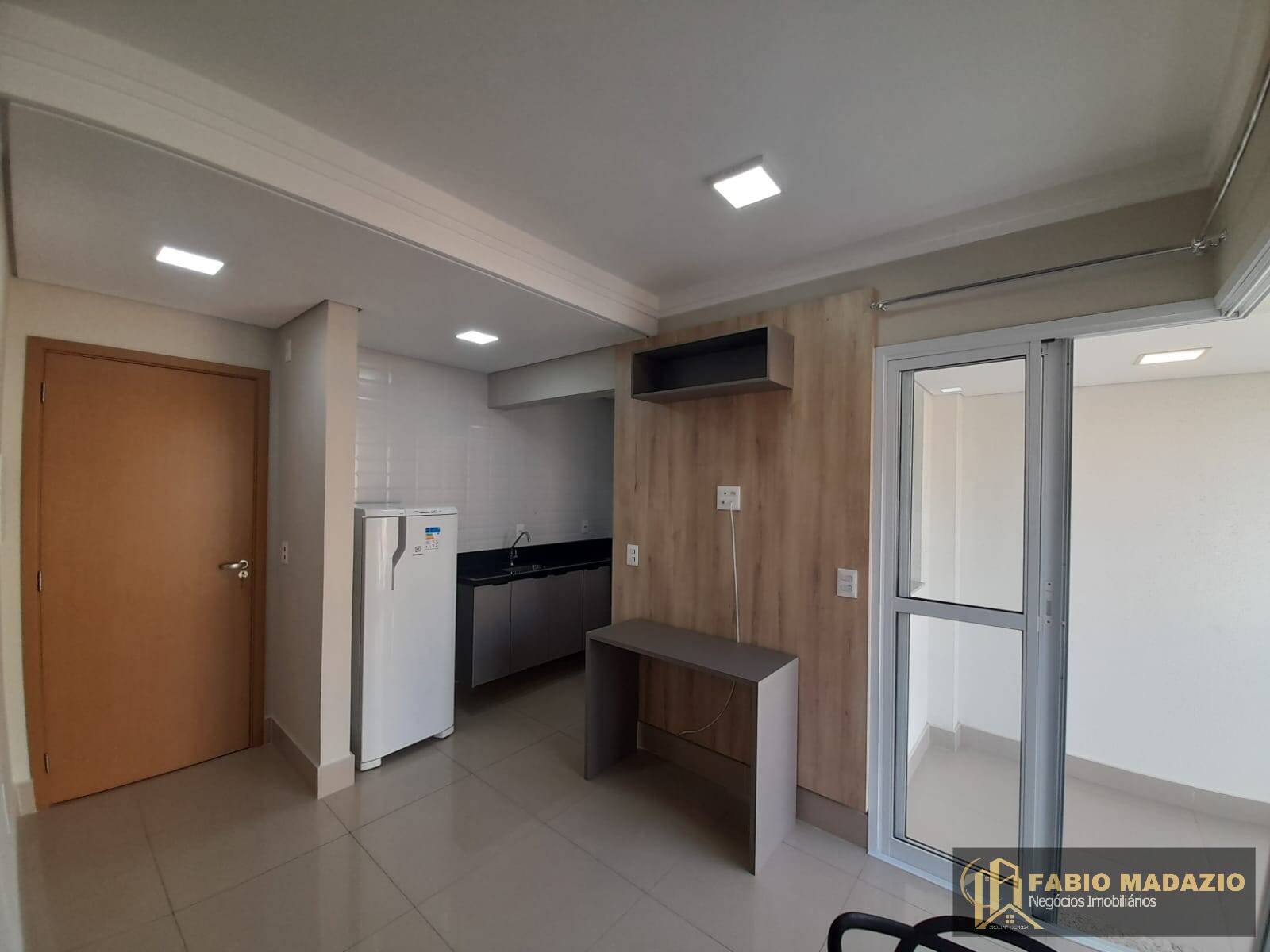 Apartamento à venda com 1 quarto, 34m² - Foto 2