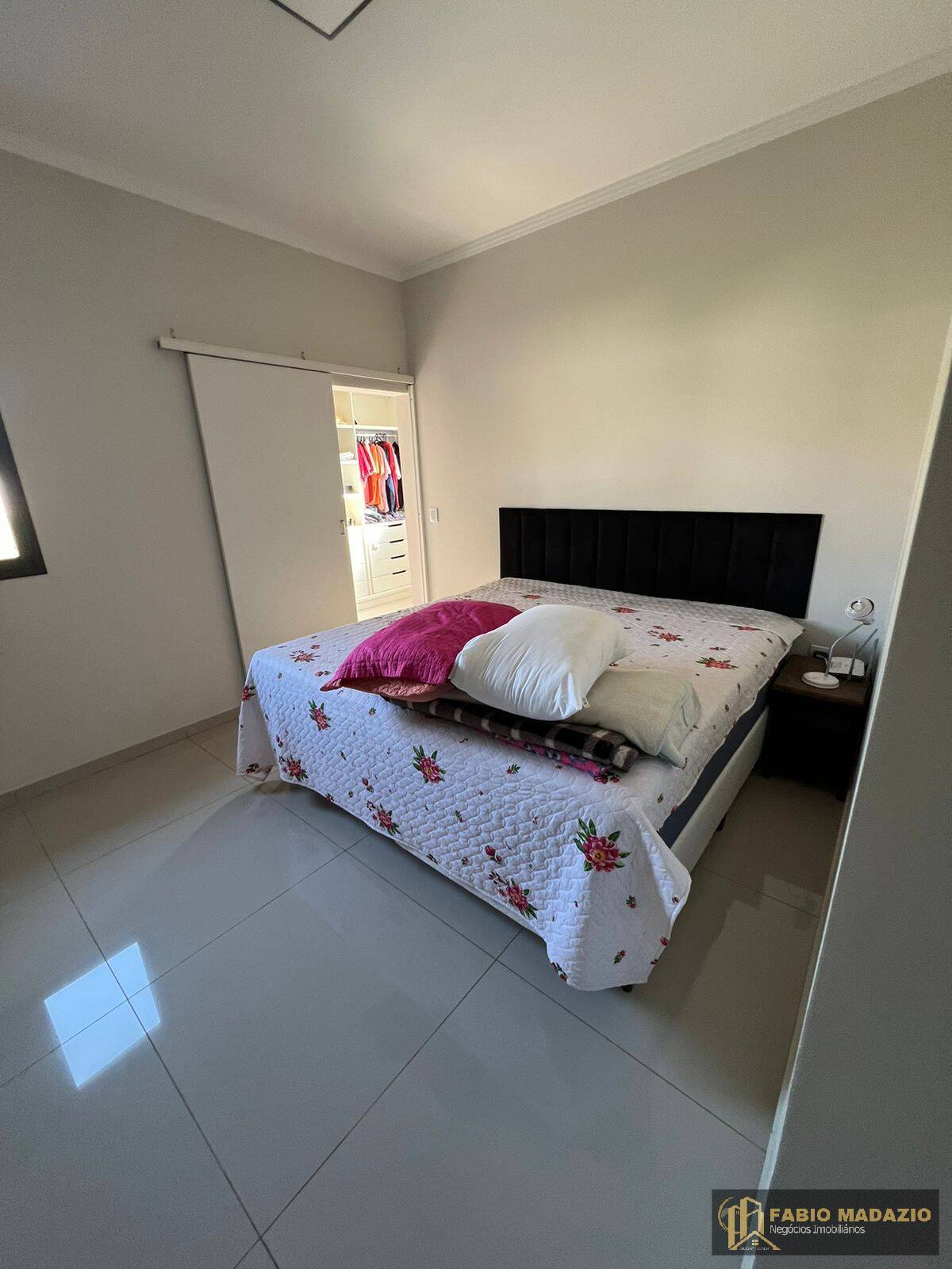 Casa de Condomínio à venda com 3 quartos, 350m² - Foto 4