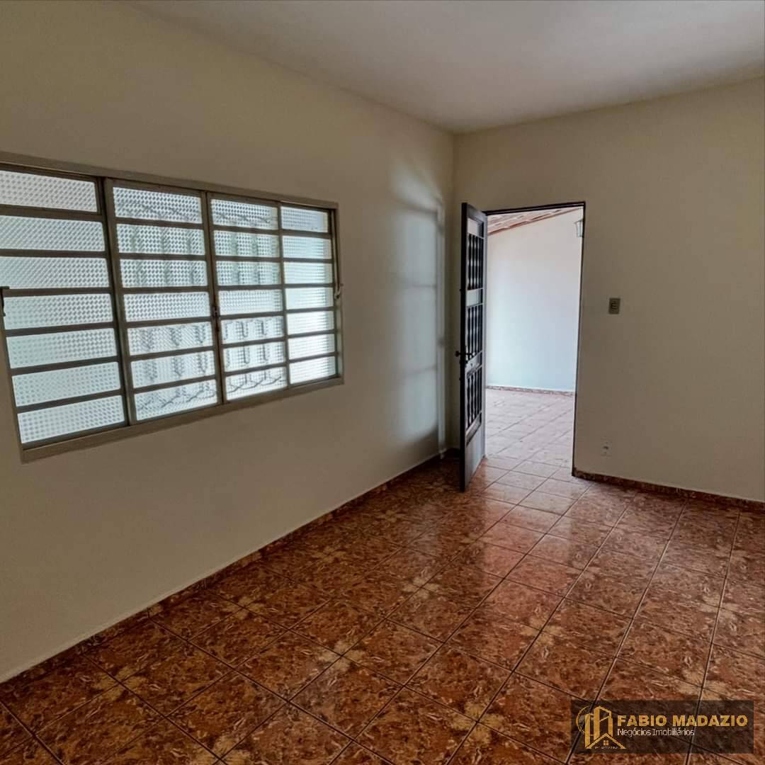 Casa à venda com 3 quartos, 105m² - Foto 2