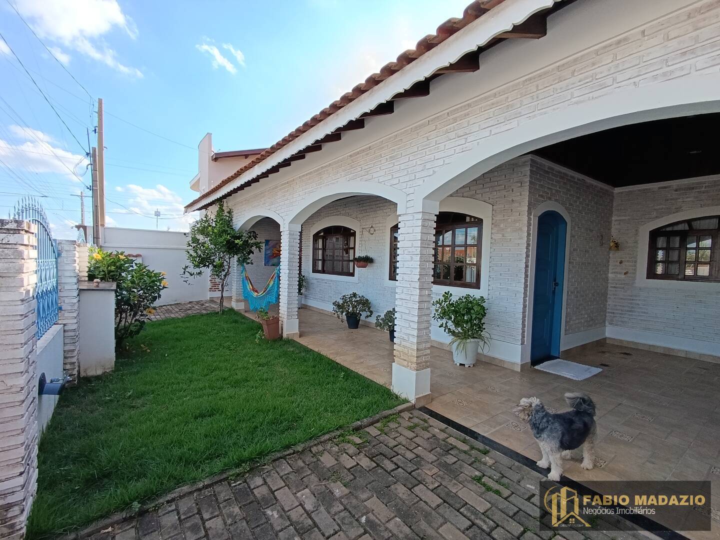 Casa à venda com 4 quartos, 209m² - Foto 1